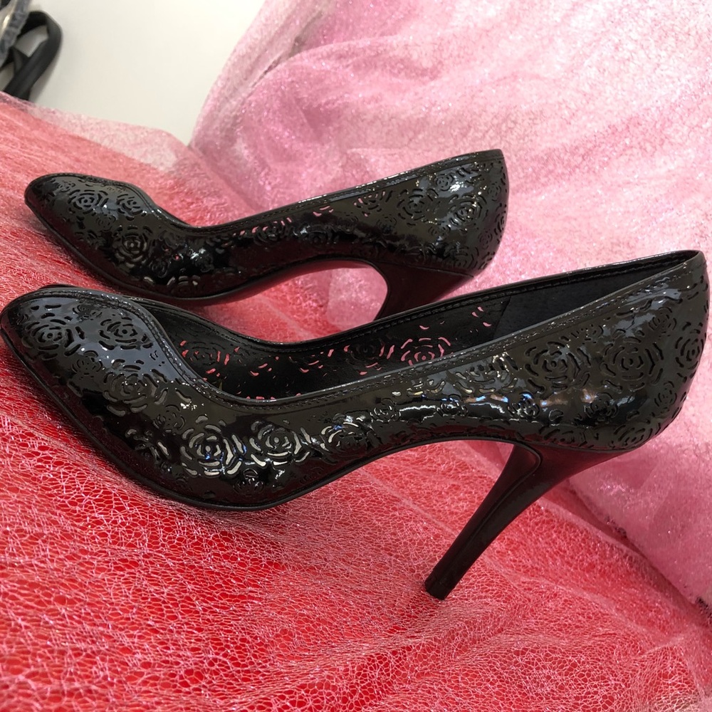 BCBG NWT black patent leather heels